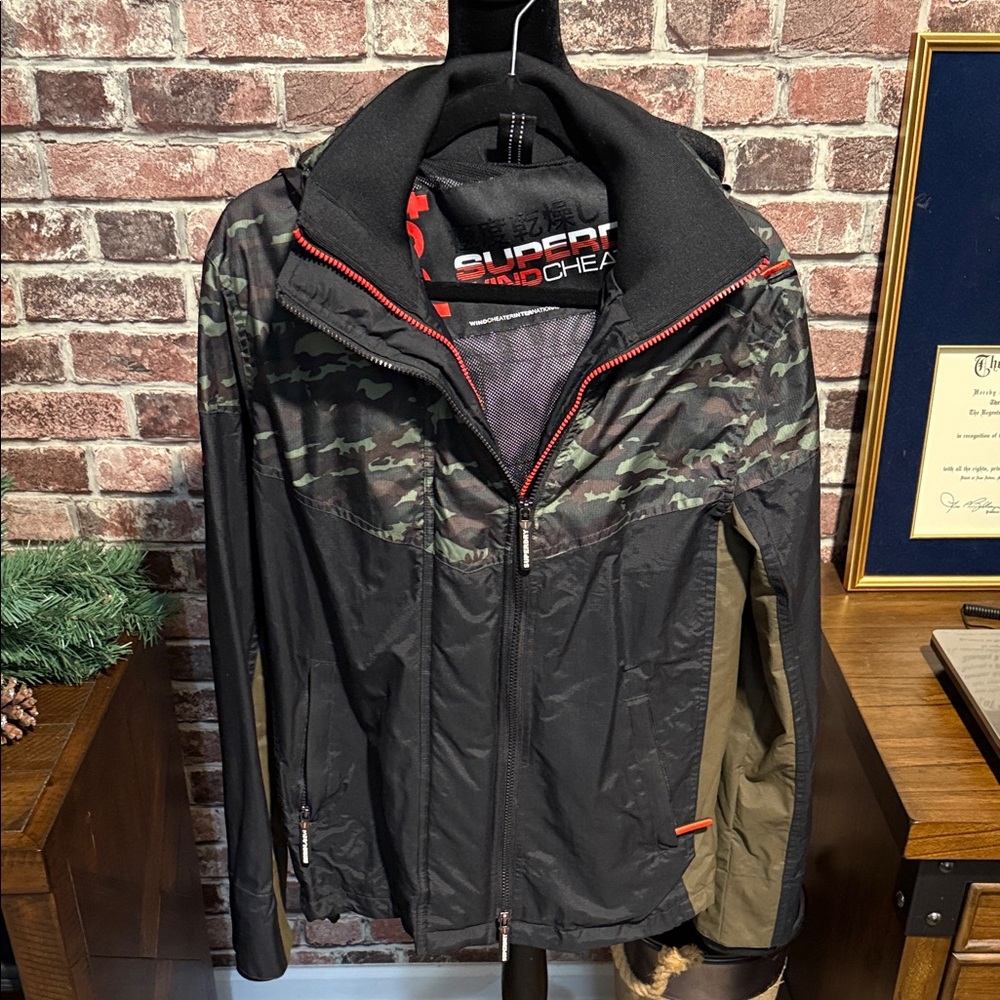 Superdry Men's Black and Green Camouflage Windbreaker